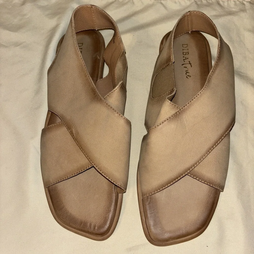 New Diba True 10 Venture Some Beige Sandals Ankle Strap Leather Cross Band Flats